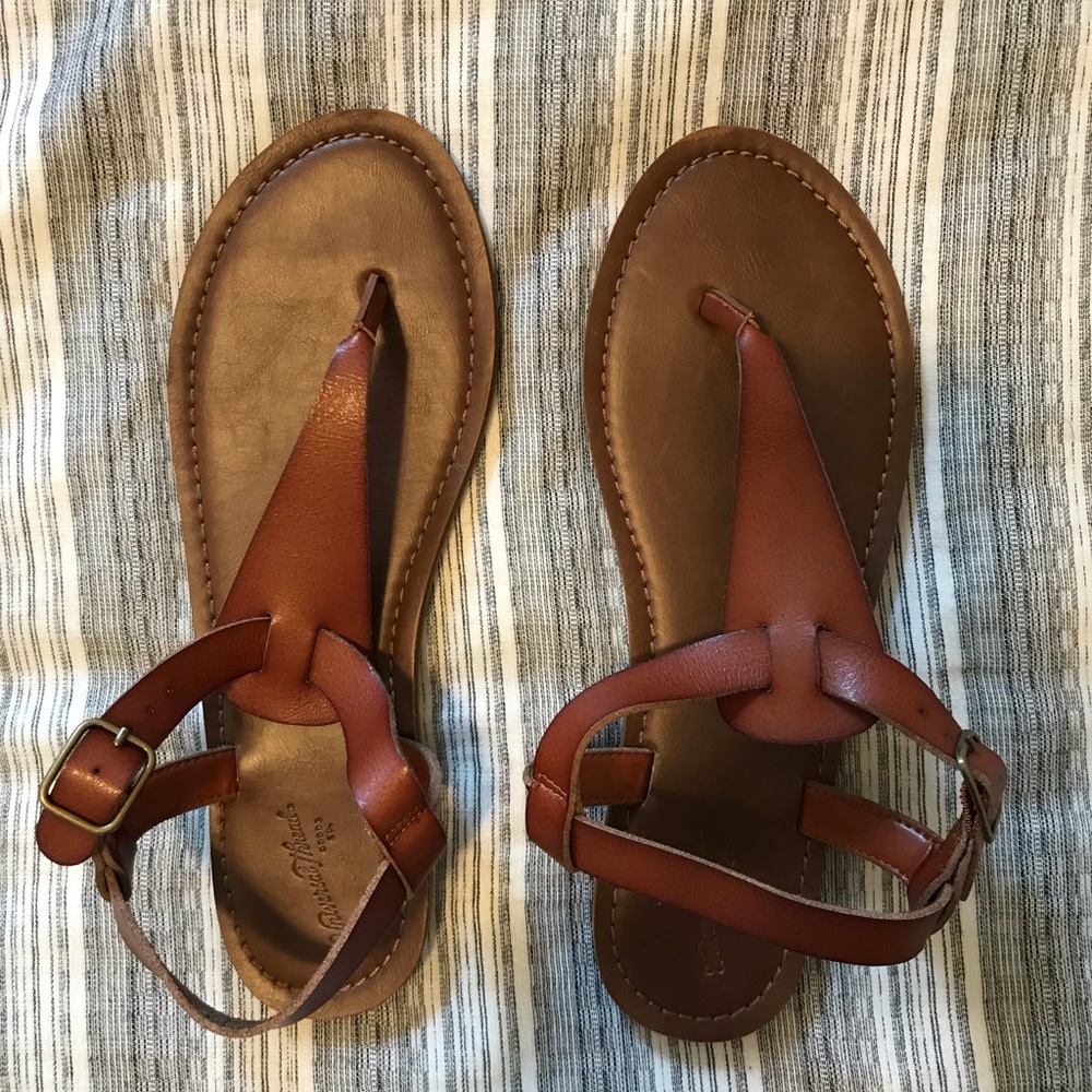 Universal thread sandals